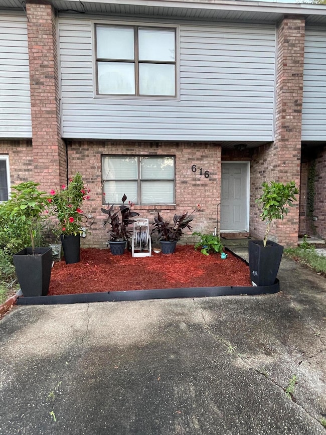 616 Virginia Oak 2