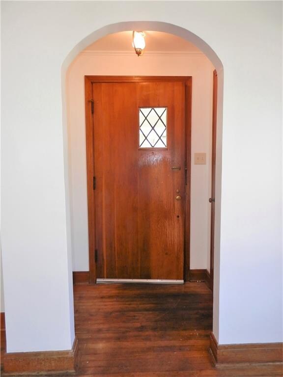 FRONT ENTRY FOYER