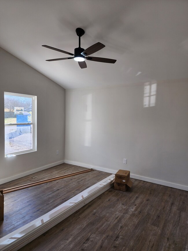 713 Hunt St, Winchester, TN 37398 - photo 4