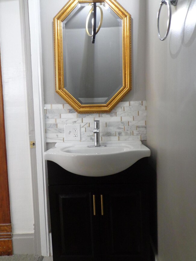 #6 557 Powder Room