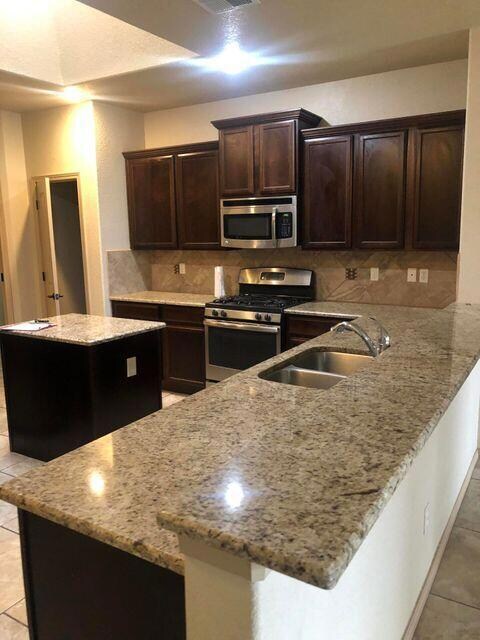 13817 Hollywood Dr, Horizon City, TX 79928 - photo 4