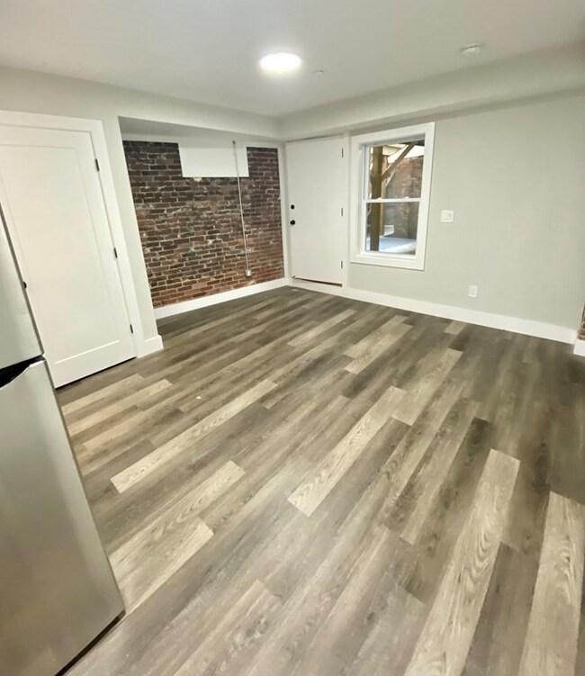 189 E Merrimack St unit 13, Lowell, MA 01852 - photo 5