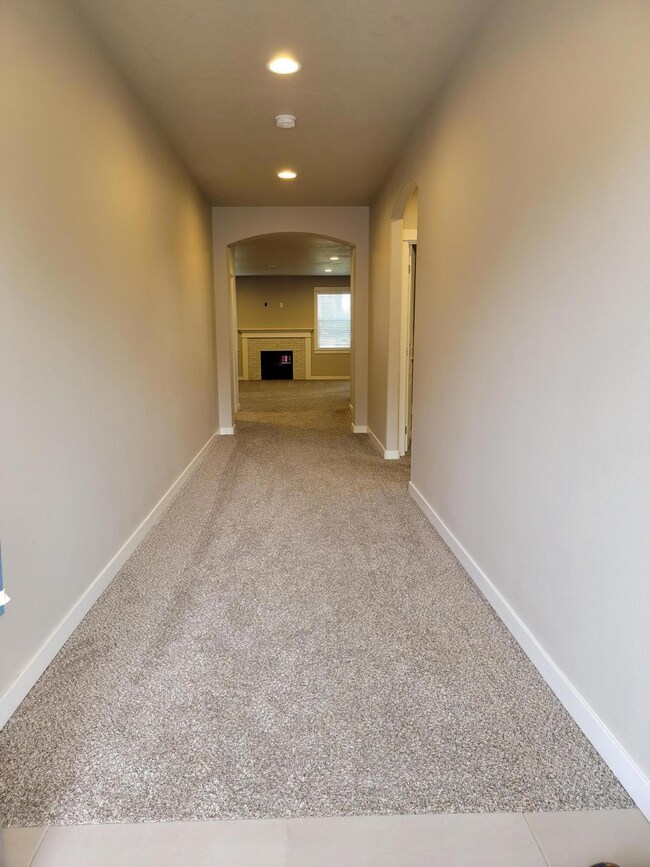 806 N Smith Ct, Sisters, OR 97759 - photo 2