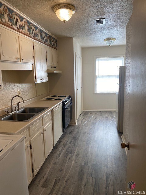 New Laminate Flooring in eat-in Kitchen