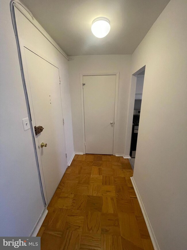 4343 Cherry Hill Rd unit 201, Arlington, VA 22207 - photo 3