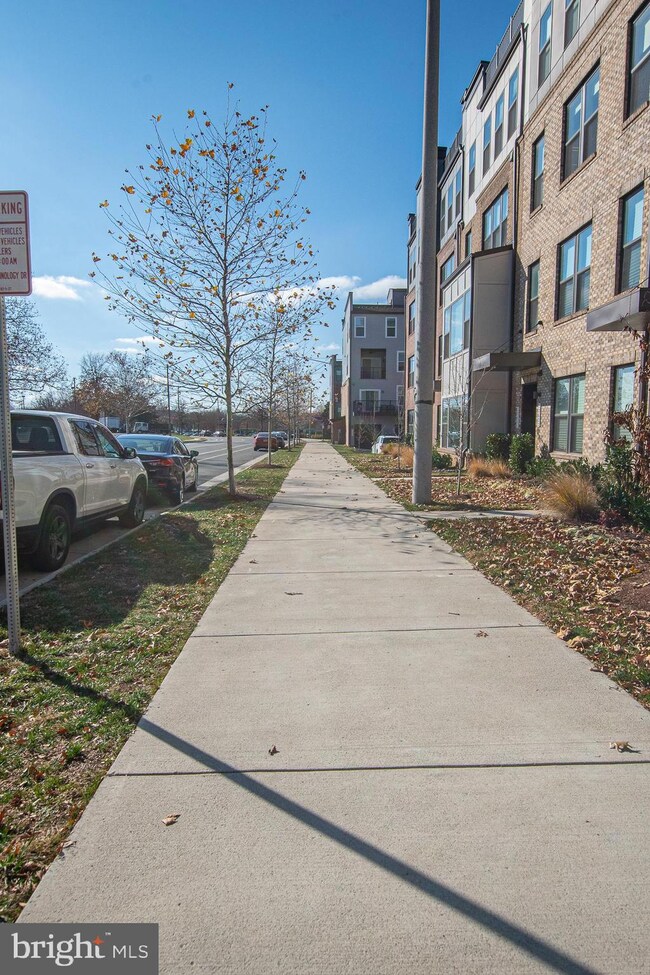 13639 Dulles Technology Dr unit 158, Herndon, VA 20171 - photo 3