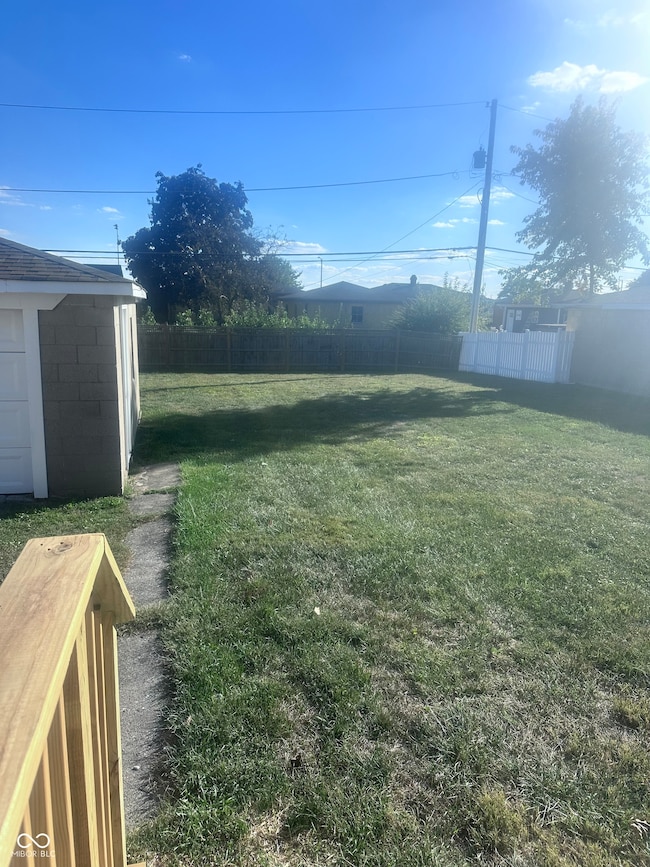 5555 Maplewood Dr, Indianapolis, IN 46224 - photo 4