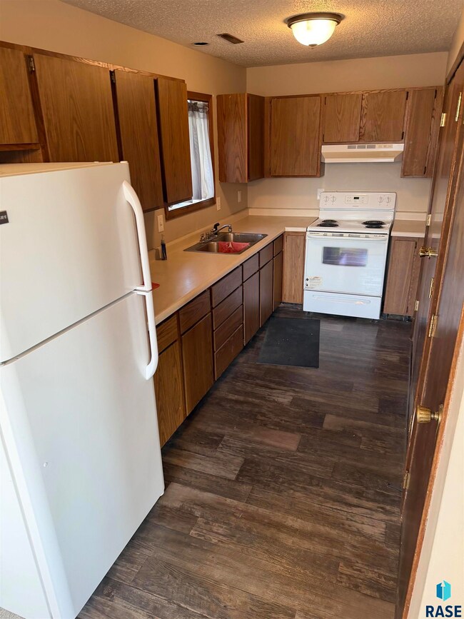 900 N Kiwanis Ave, Sioux Falls, SD 57104 - photo 4