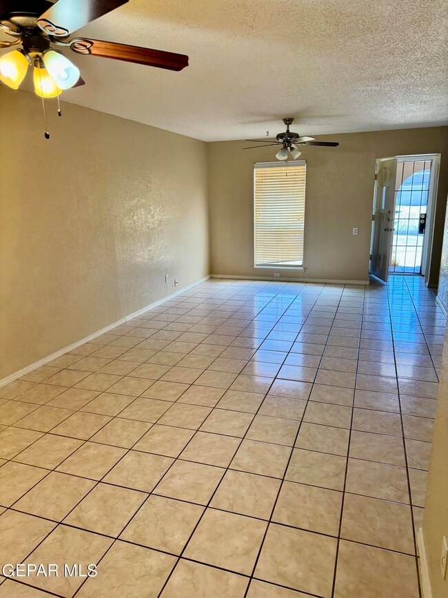 10421 Ashwood Dr unit B, El Paso, TX 79935 - photo 6