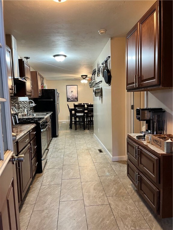 35 Manila Ave, Woonsocket, RI 02895 - photo 4