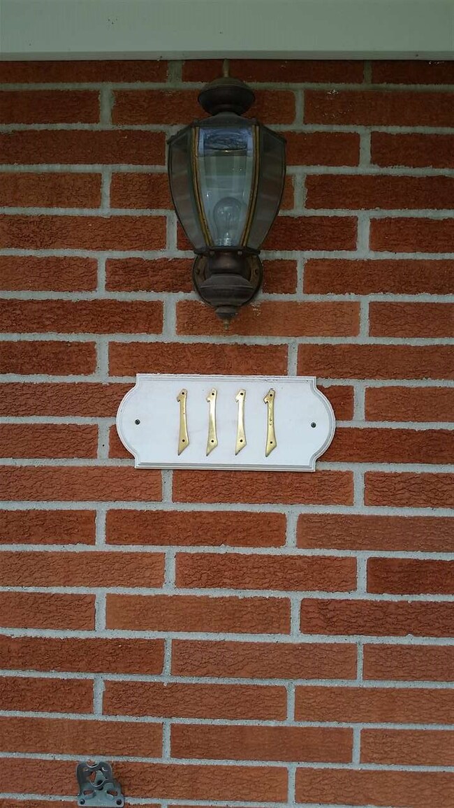 Welcome to 1111 E 50th St