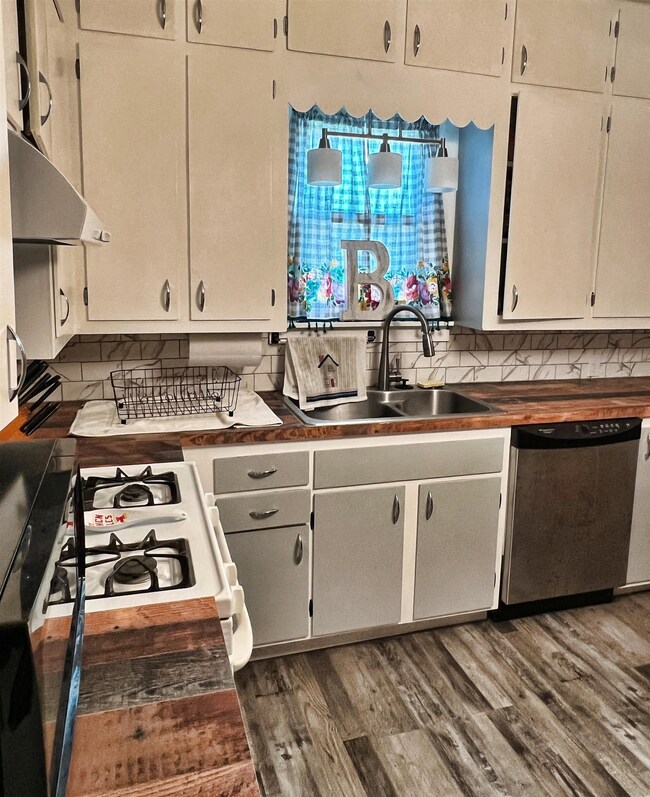 204 S 8th St, Wakeeney, KS 67672 - photo 5