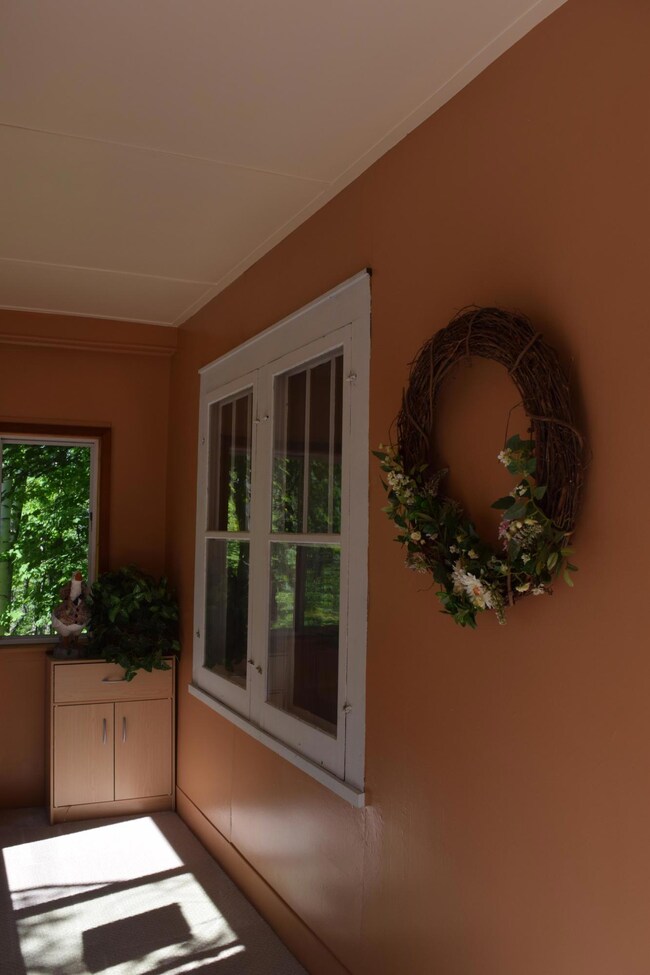 Entry/Sun Porch