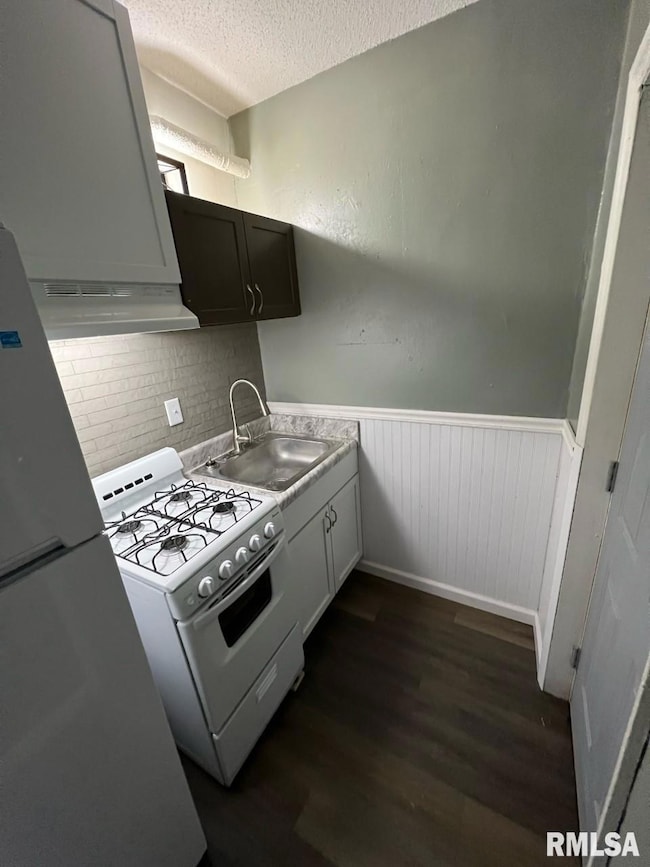 1335 E 9th St unit A, Davenport, IA 52803 - photo 3