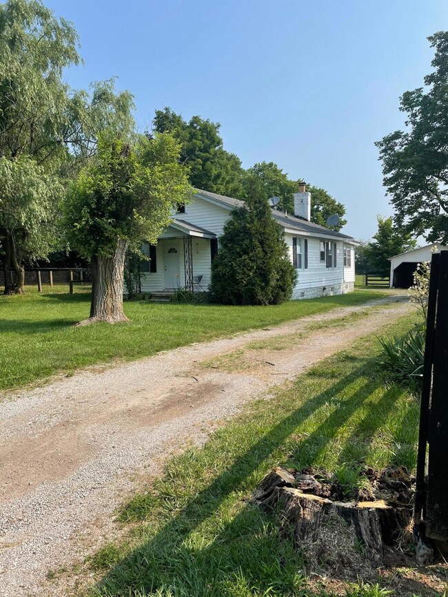 9080 Troy Pike, Versailles, KY 40383 - photo 7