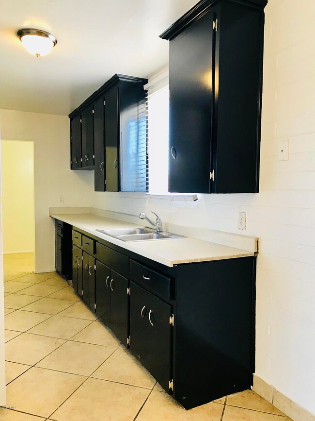 4233 N 48th Dr, Phoenix, AZ 85031 - photo 3