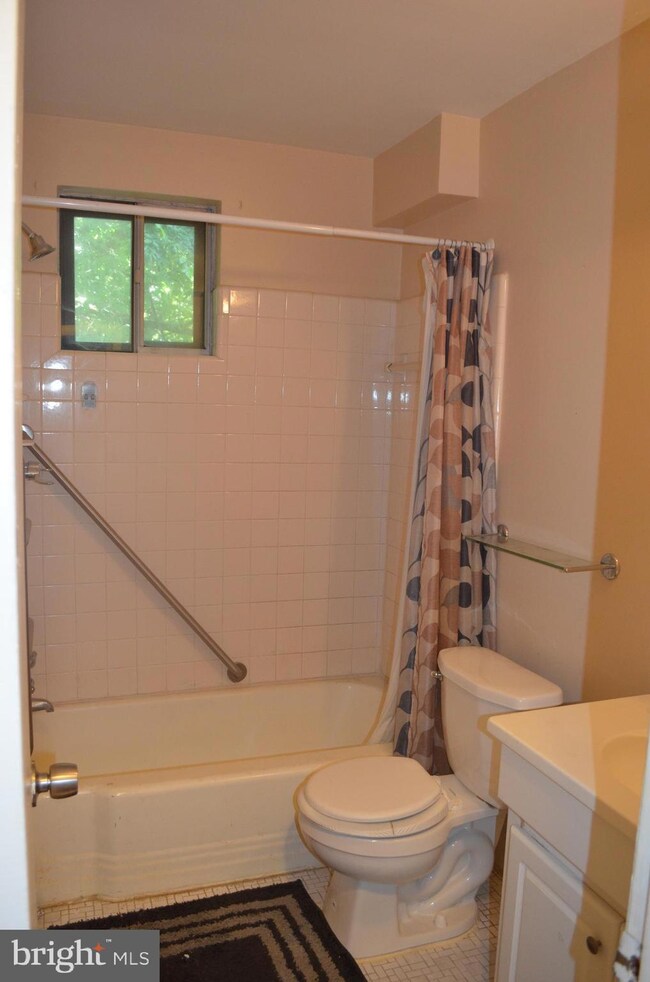 100 E Glenolden Ave unit D4, Glenolden, PA 19036 - photo 7