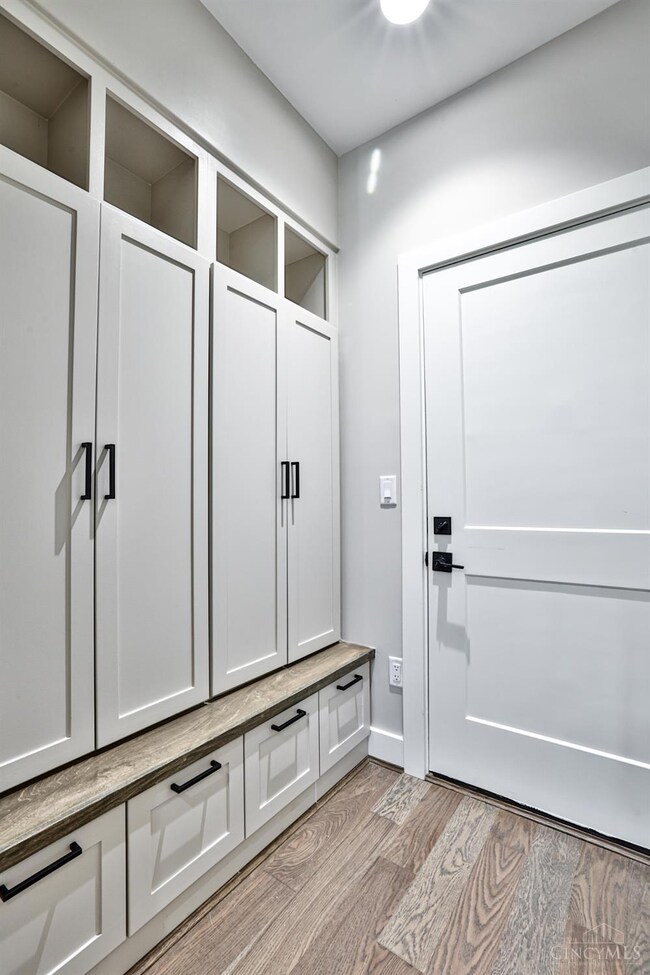 2917 Three Oaks Ln, Cincinnati, OH 45209 - photo 5