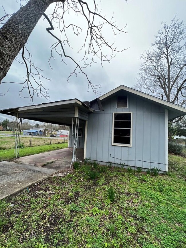 704 S Monitor Dr, Fitzgerald, GA 31750 - photo 6