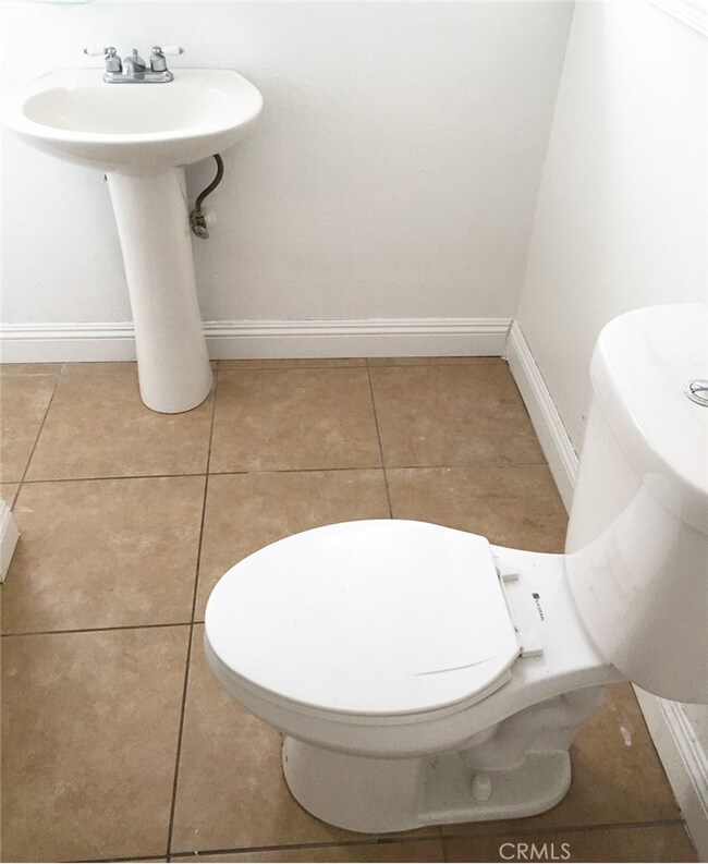 16913 Rio Vista St, Victorville, CA 92395 - photo 7