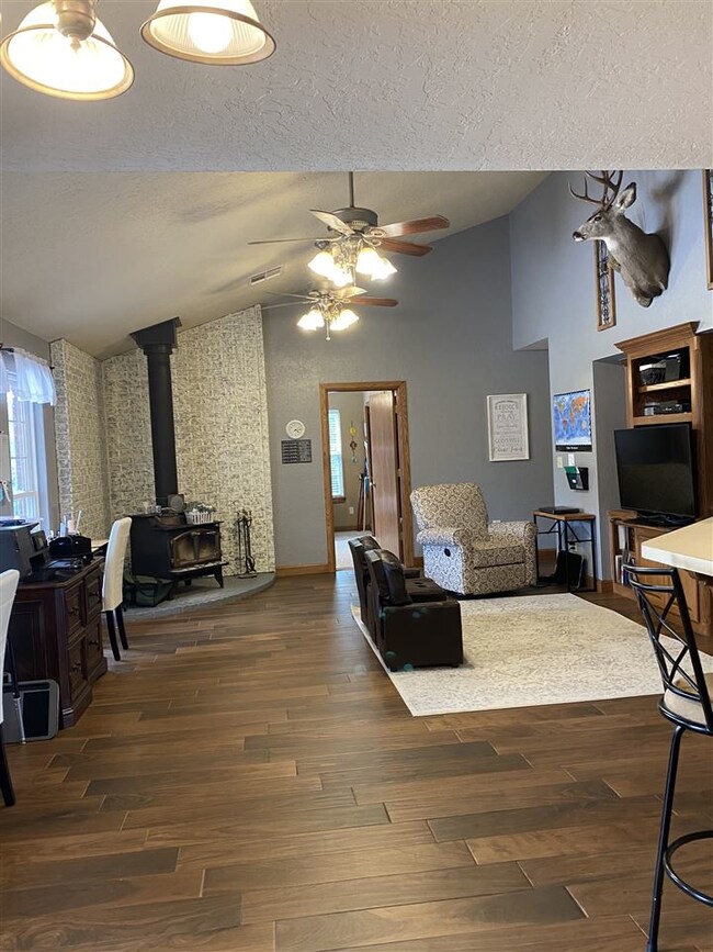 3705 E Camelback Rd, Marlow, OK 73055 - photo 2