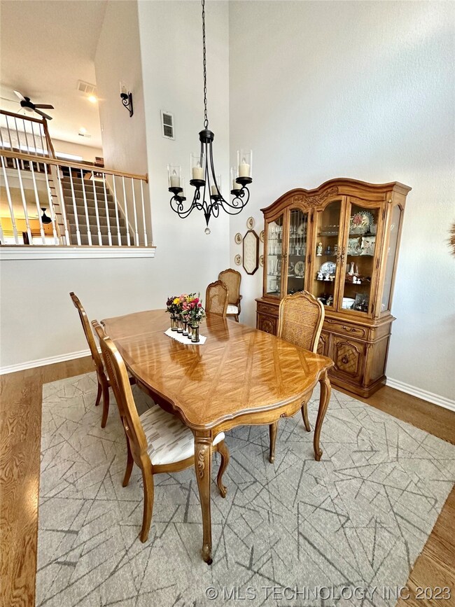 So spacious the table can have two leafs easily