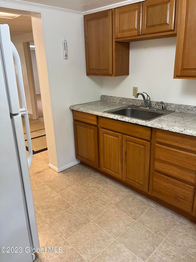 524 Maple Ave unit 4, Saratoga Springs, NY 12866 - photo 5