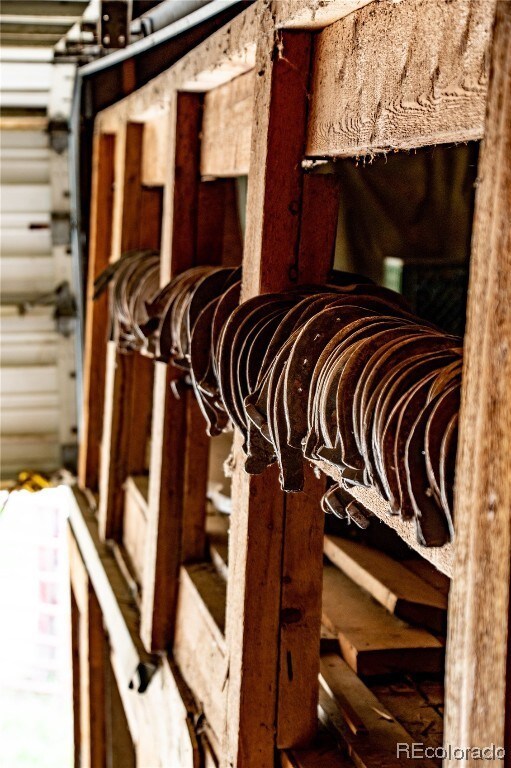 horse shoes