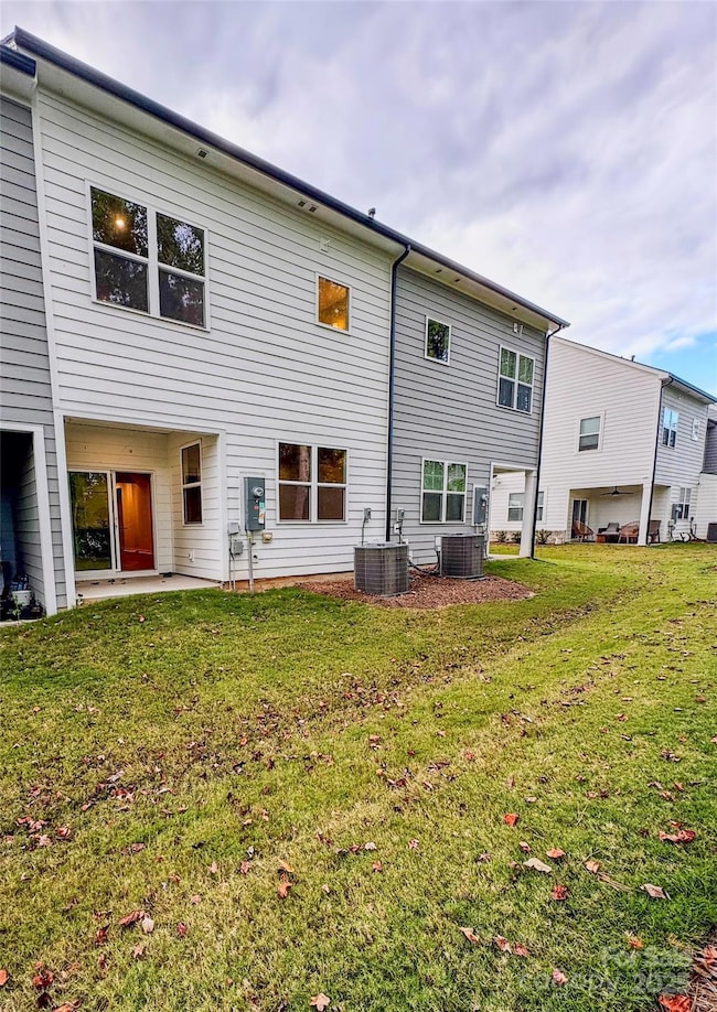 9512 Munsing Dr unit 165, Charlotte, NC 28269 - photo 2