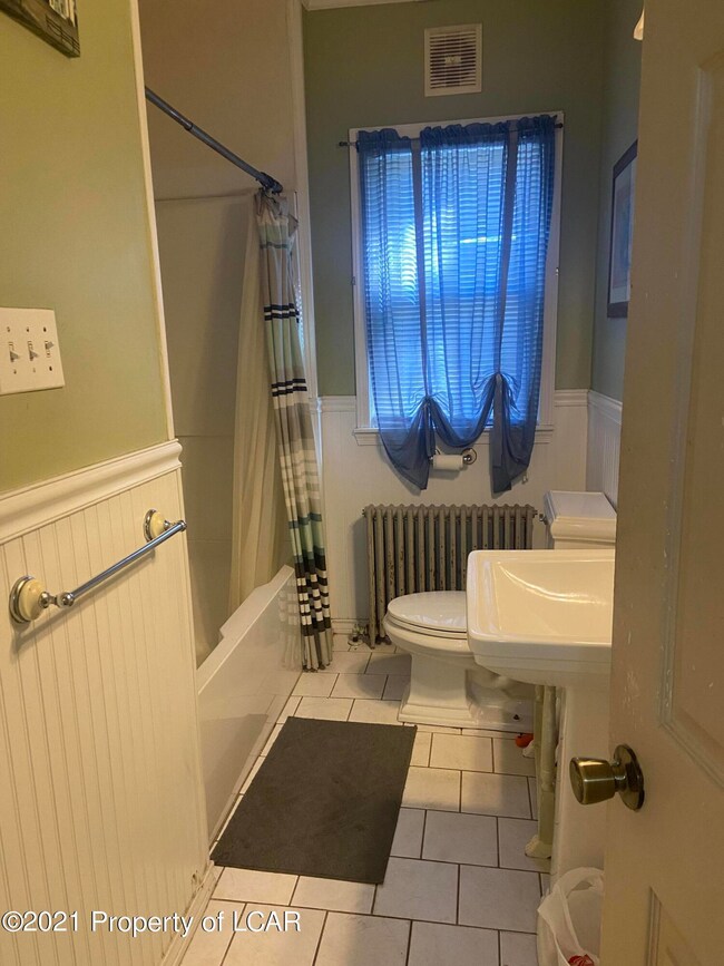 233 lower unit 02