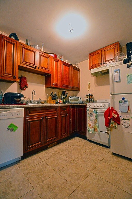 70 Windsor Rd unit A, Brookline, MA 02445 - photo 6