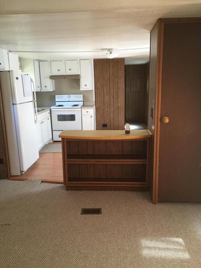 142 Wilburne Dr. living rm to kitchen