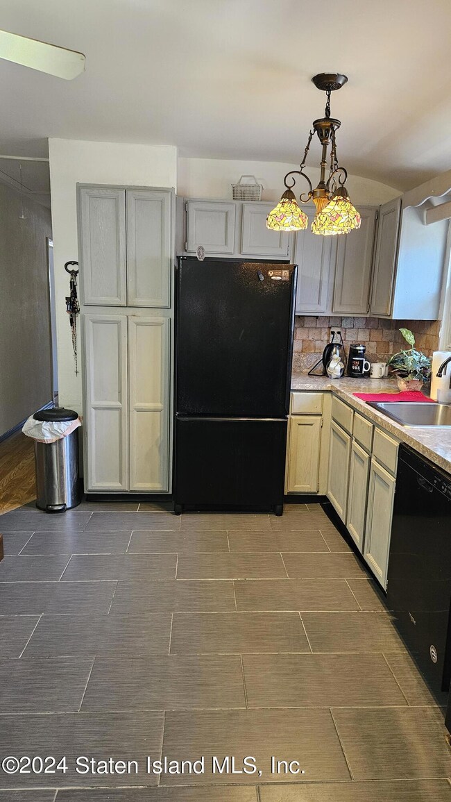 207 Cotter Ave unit 2, Staten Island, NY 10306 - photo 5