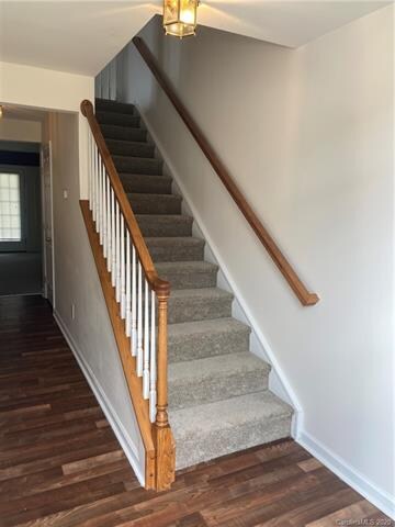 Lower level has large bonus room