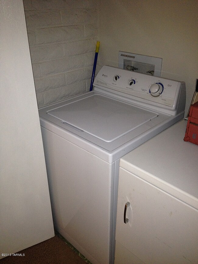 Washer and Dryer -1674119310@photo