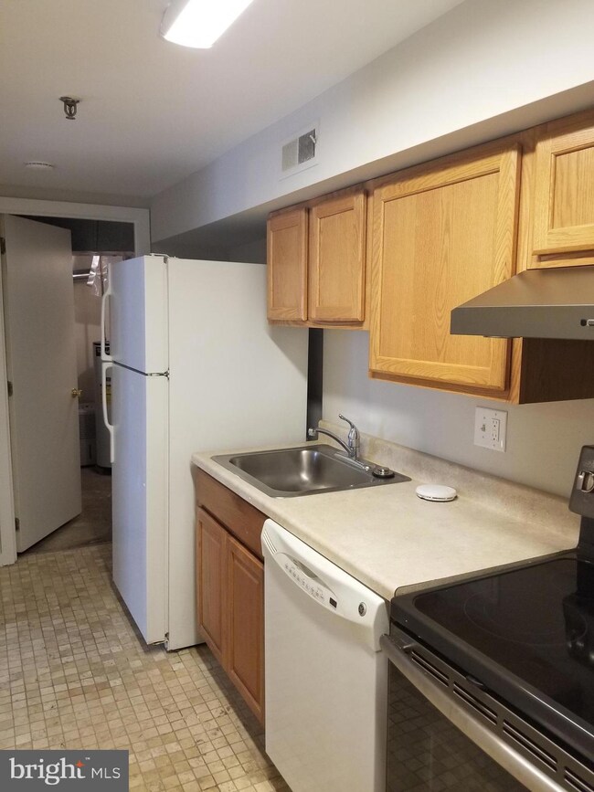 922 Montgomery Ave unit J5, Bryn Mawr, PA 19010 - photo 6