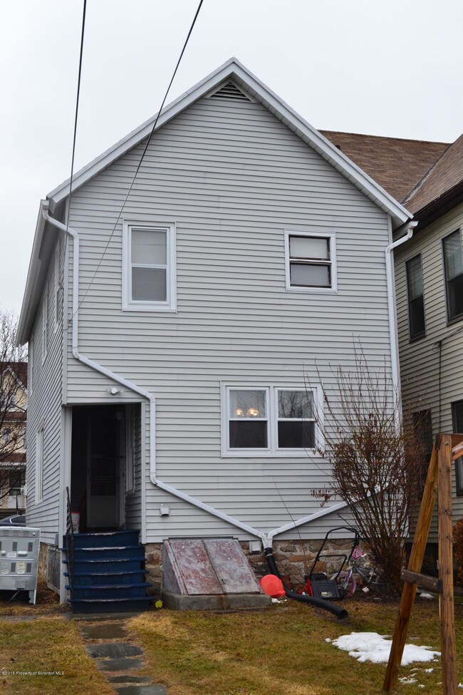 722 N Sumner Ave, Scranton, PA 18504 - photo 3