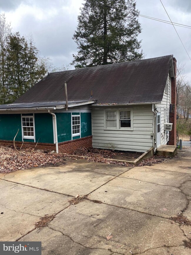 4014 Bradys Hill Rd, Triangle, VA 22172 - photo 5