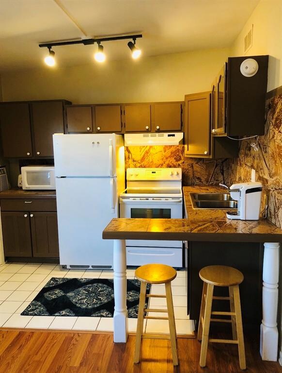 490 S Orlando Ave unit 17, Cocoa Beach, FL 32931 - photo 3