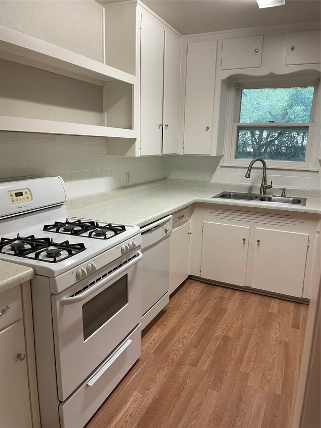 905 Zelda Dr, Hurst, TX 76053 - photo 4