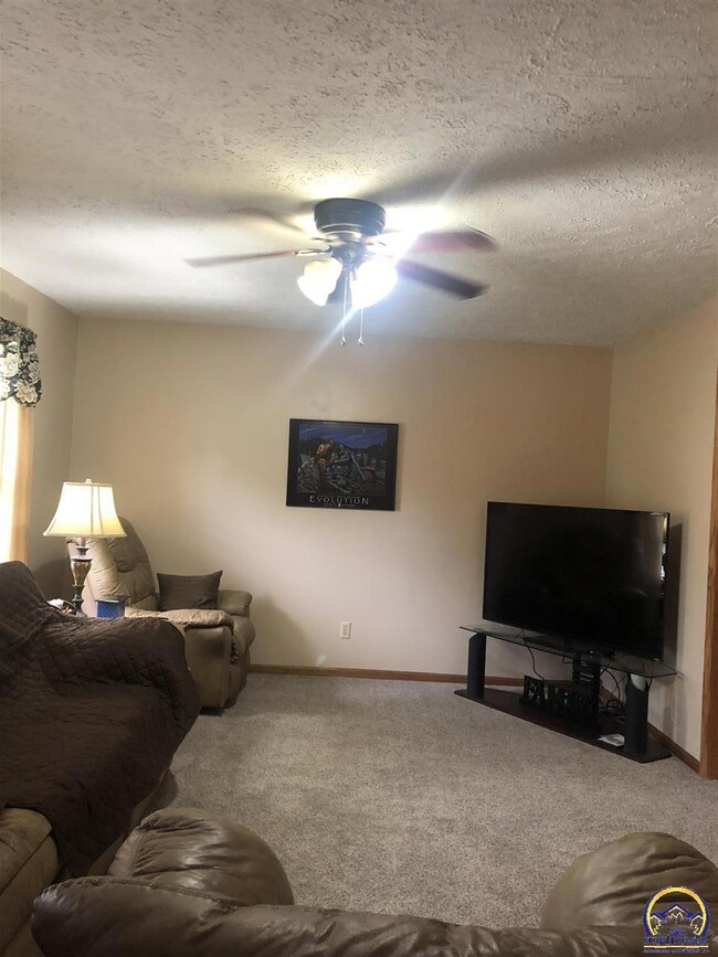 2131 SW Mission Hills Rd, Topeka, KS 66614 - photo 3