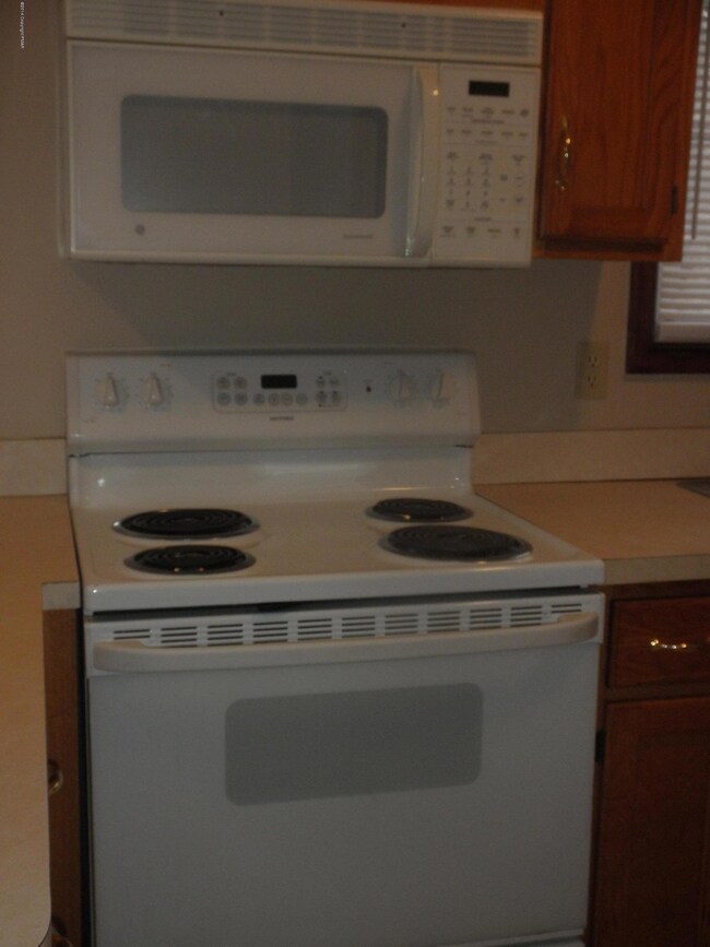 859 Country Place Dr, Tobyhanna, PA 18466 - photo 5