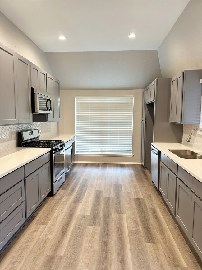 11207 Middleburgh Dr, Tomball, TX 77377 - photo 5