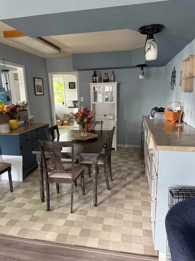 1909 W Laurel St, Freeport, IL 61032 - photo 7