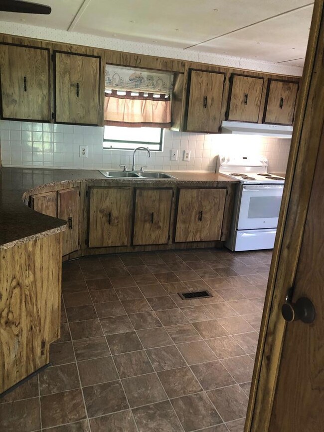 252 Wynn Dr, Albany, GA 31705 - photo 5