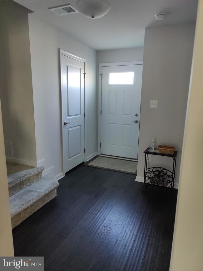 5595 Barnstormers Ln, Waldorf, MD 20602 - photo 2