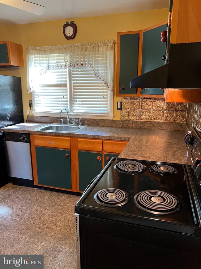 1105 Mentor Ave, Capitol Heights, MD 20743 - photo 5