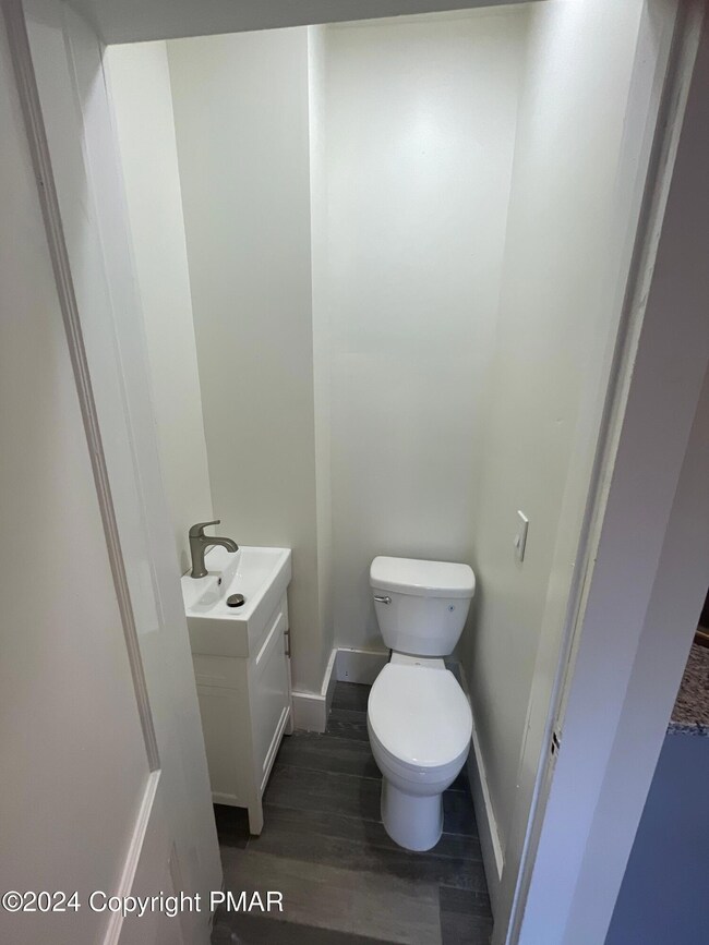 714 Scott St, Stroudsburg, PA 18360 - photo 3