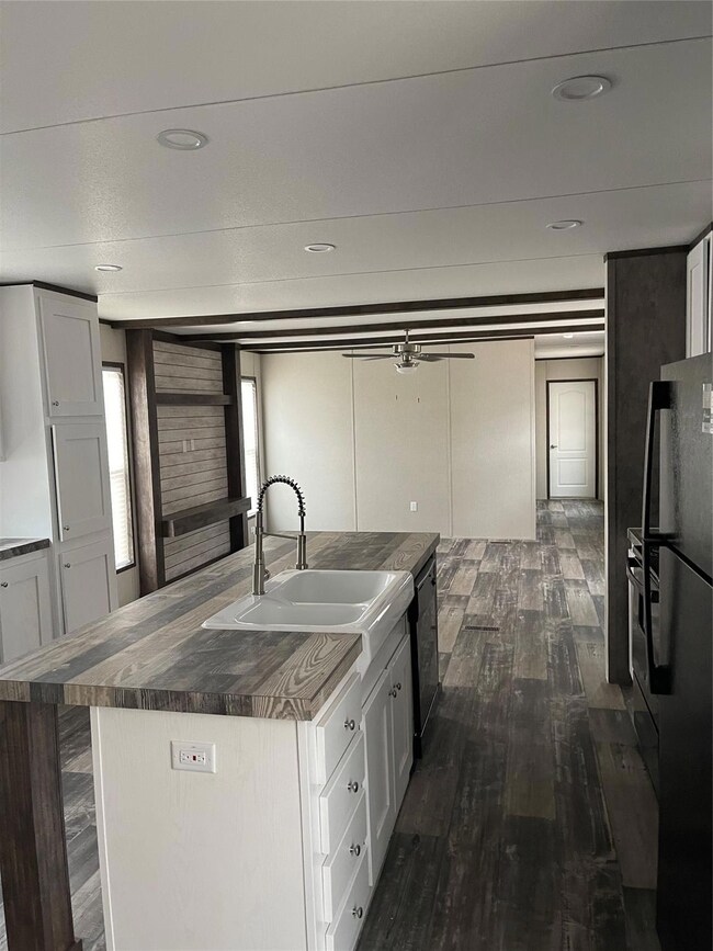 6521 W Highway 199, Springtown, TX 76082 - photo 5