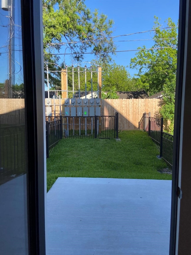 3253 Real St unit B, Houston, TX 77087 - photo 7